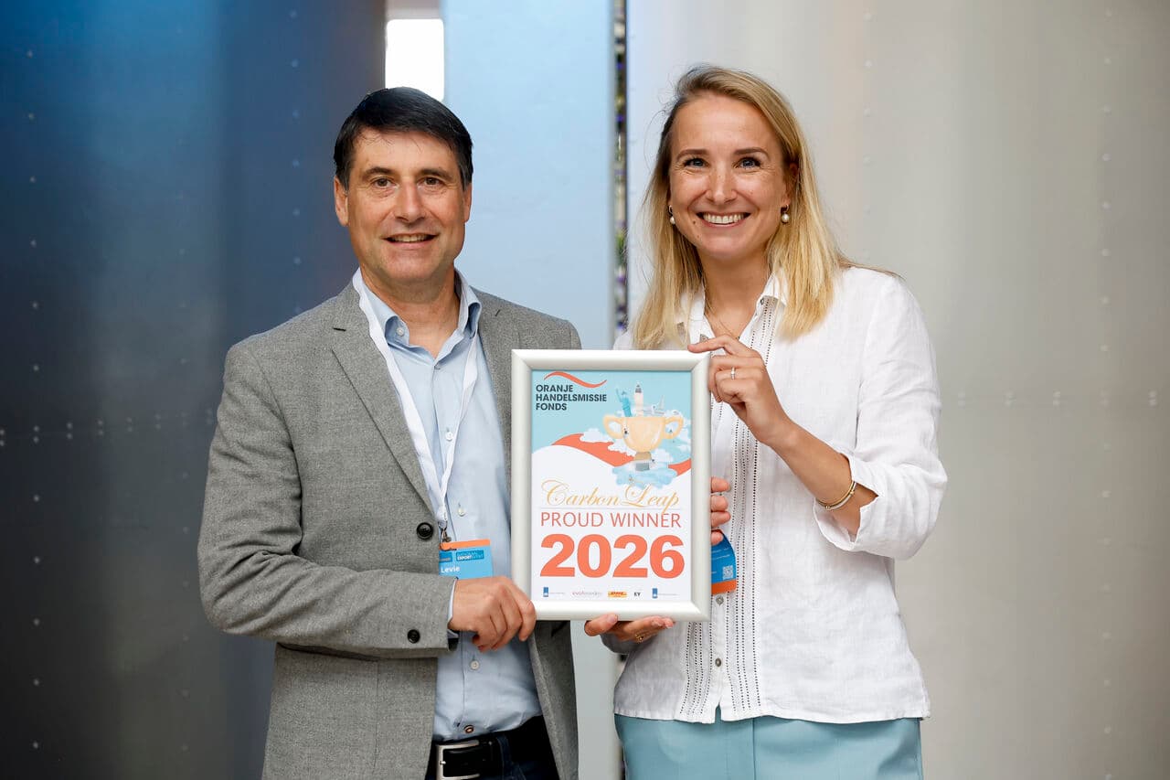 Guido and Carlotta from CarbonLeap at the Nationaal Export Event in The Hague, celebrating as one of the 10 winners of the Oranje Handelsmissiefonds 2026.